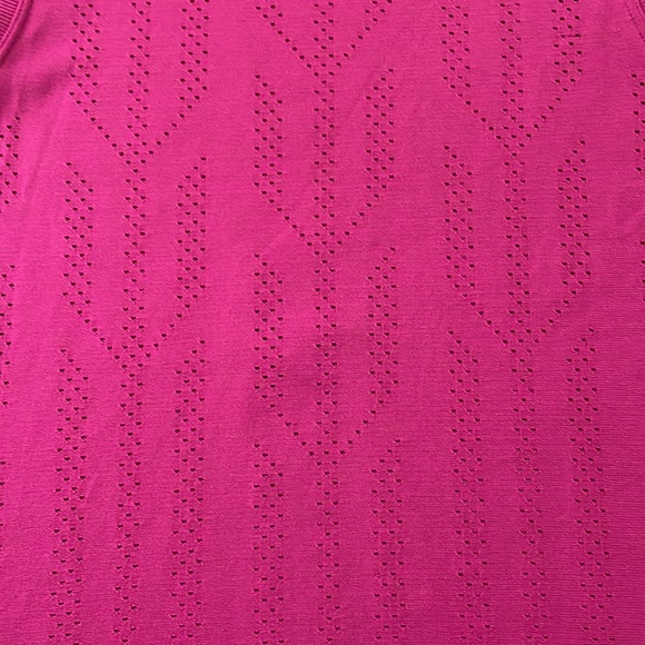 Lululemon Fetching Lines tank in Ripened Raspberry - Picture 2 of 3